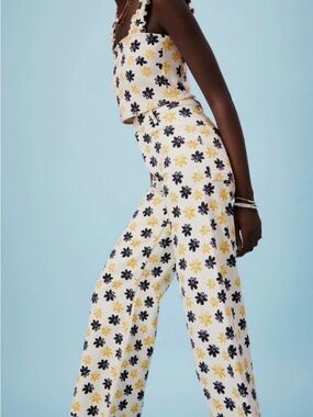 Zara Straight High Rise Flare Pants with Yellow & Black Floral Raw Hem Sz 2